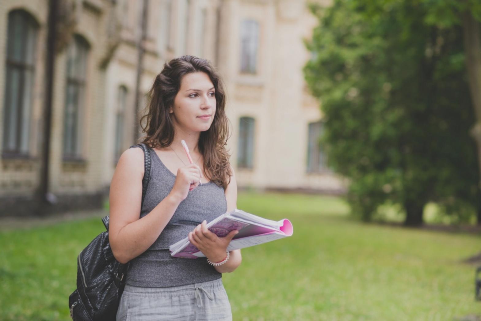 Fundación de brolentavo en 2018 - primeros talleres financieros en Vigo
